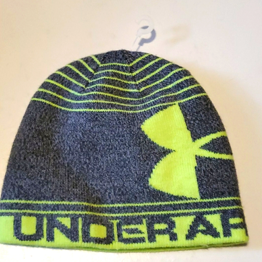 New Under Armour older kids grey and greenish winter beanie hat